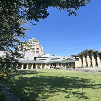 名建築で展示会を