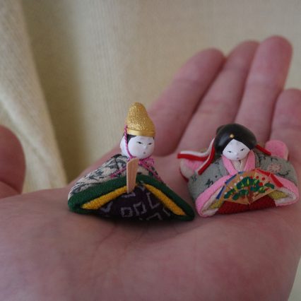 手のひらサイズの雛人形